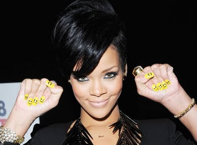  ¡Cópiale las uñas a Rihanna!