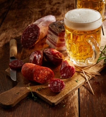  Día de la cerveza con charcutería española