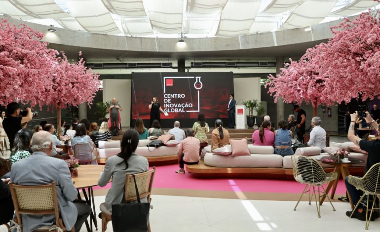  Avon inaugura un Centro de Innovación Global en Brasil