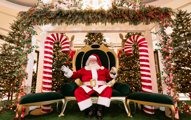  Nieve, el Viejo Pascuero y el Grinch oficial inauguran la Navidad en Parque Arauco