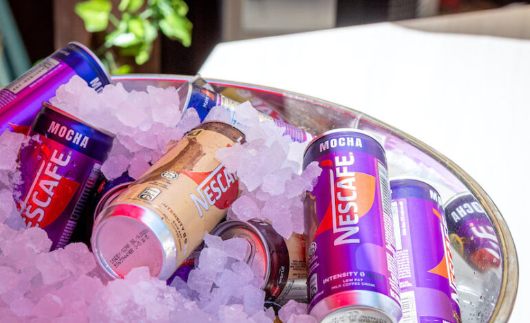  NESCAFÉ lanza nueva línea de café frío, listo para tomar